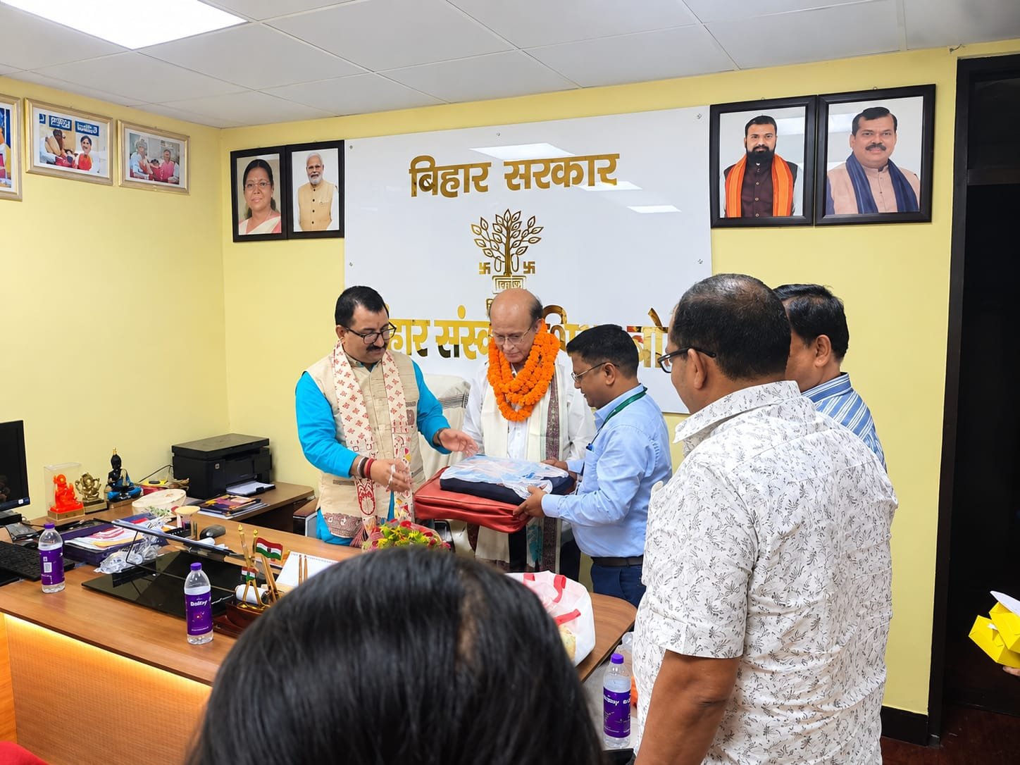 सहायक शिक्षा निदेशक संस्कृत कार्यालय में विदाई समारोह आयोजित, सेवानिवृत्ति पर रत्नेश कुमार को दी विदाई